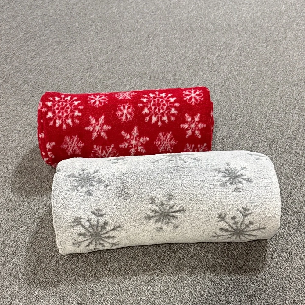 Snowflake Pattern Holiday Throw Blanket Set - Red and Gray